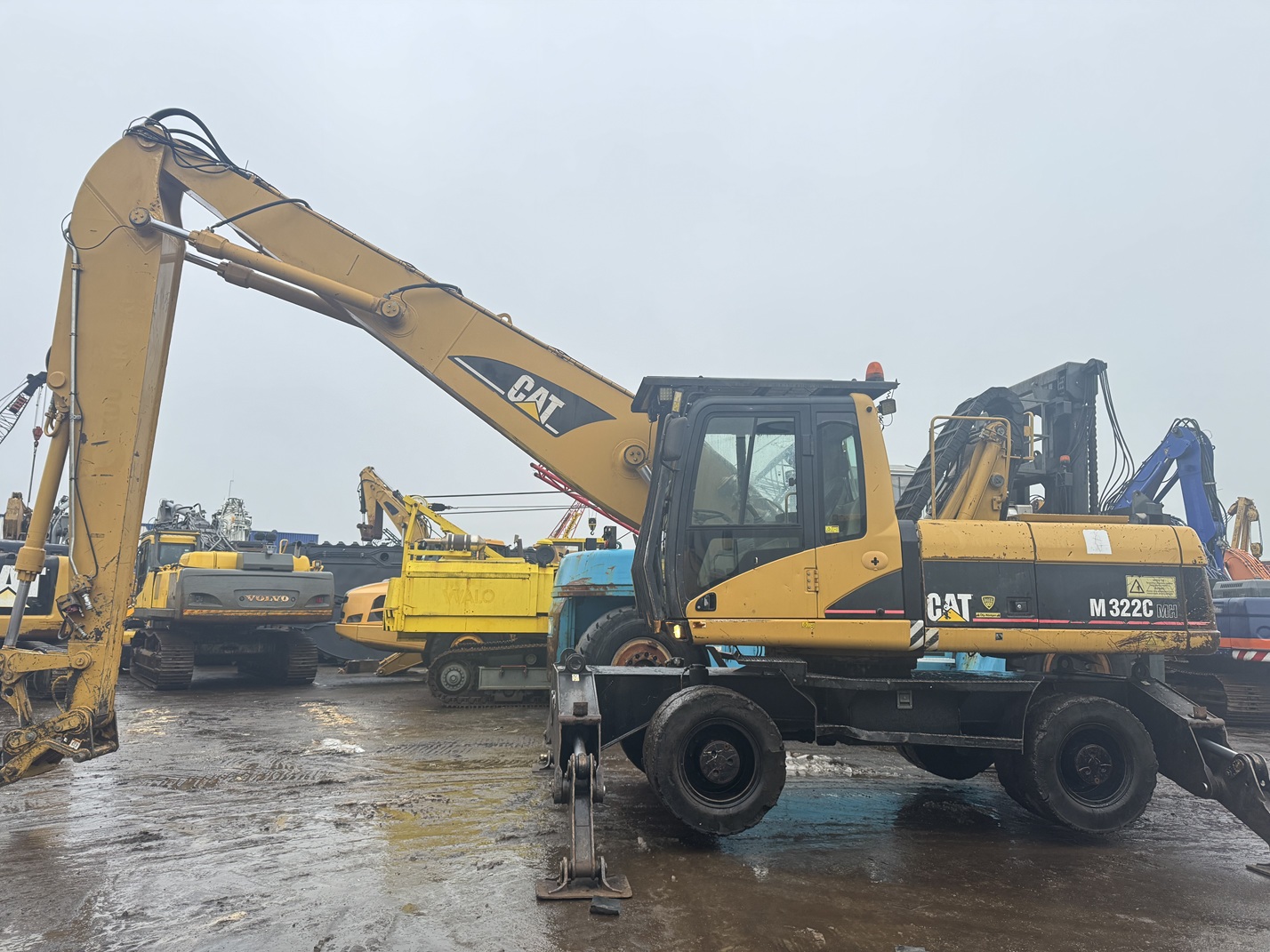 caterpillar m322c