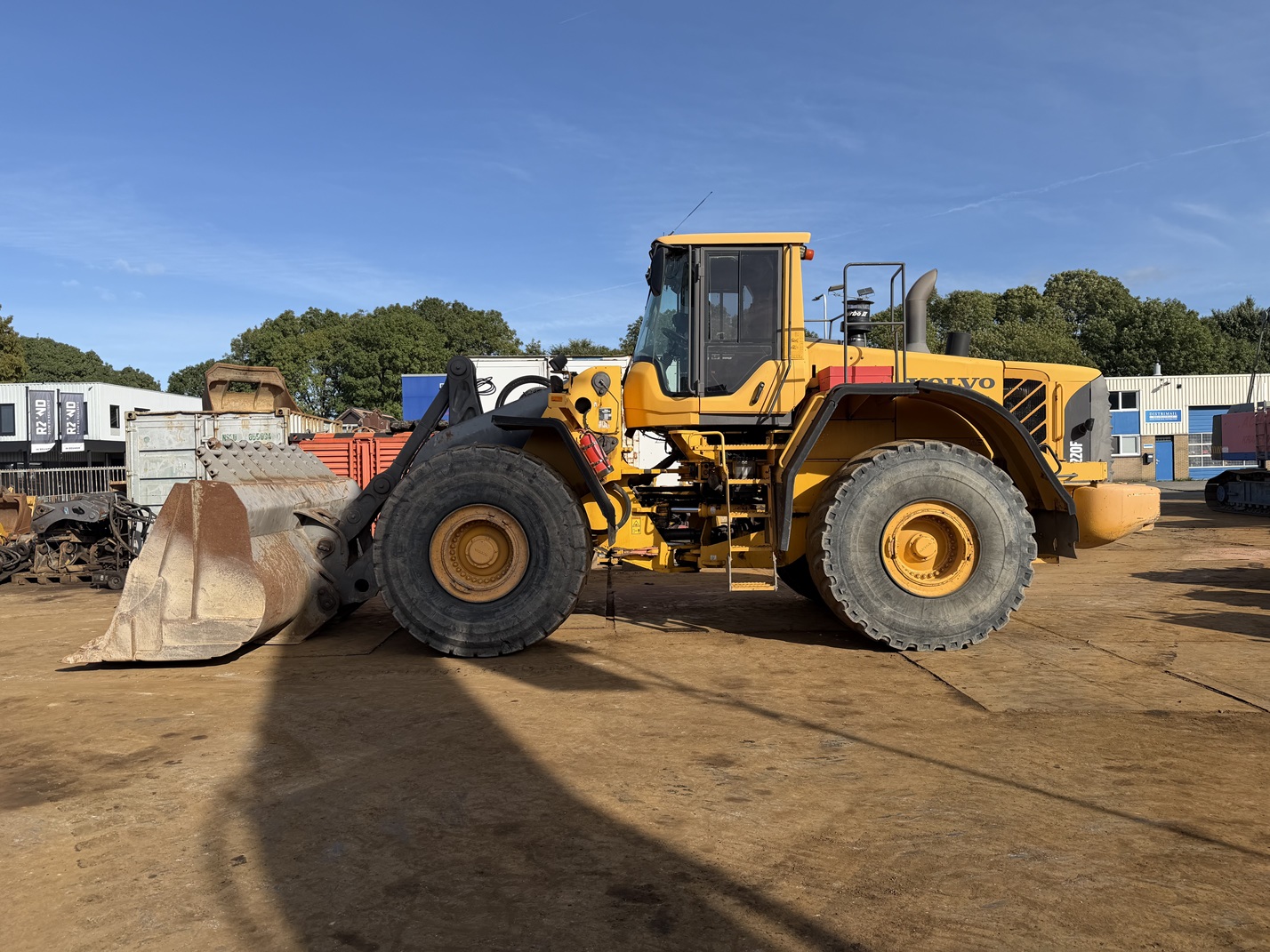 volvo l220f